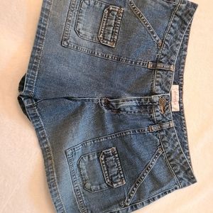 Short blue Jean shorts